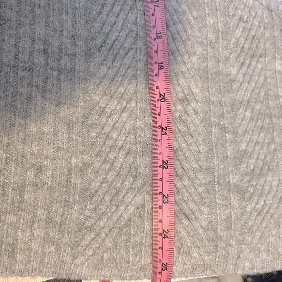 Isabel Maternity Cute and Cozy Cable Knit Turtleneck Tunic Sweater Size Small - Picture 9 of 11